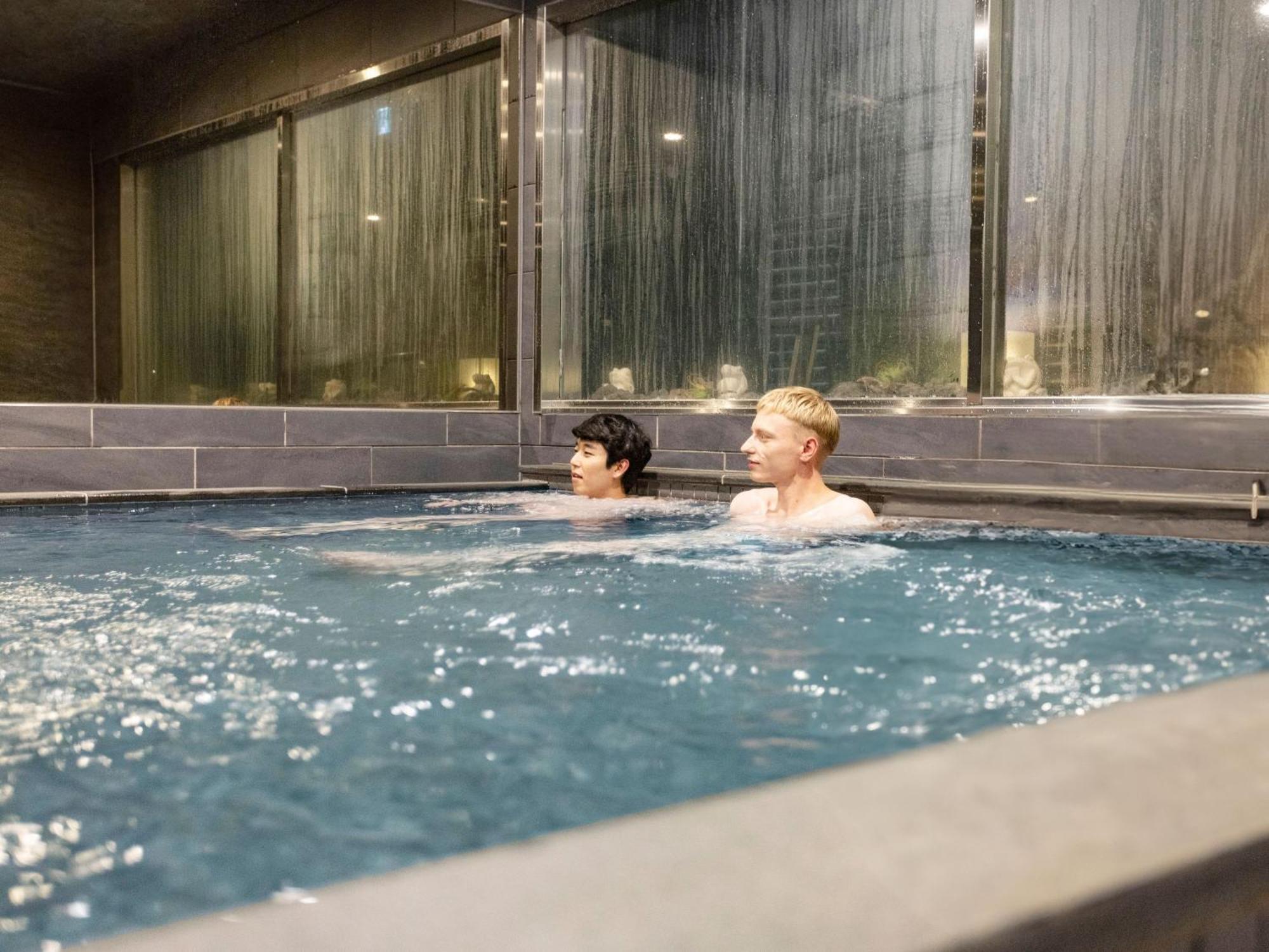 Hôtel capsule Anshin Oyado Ginza Shimbashi Station - For Men Tōkyō