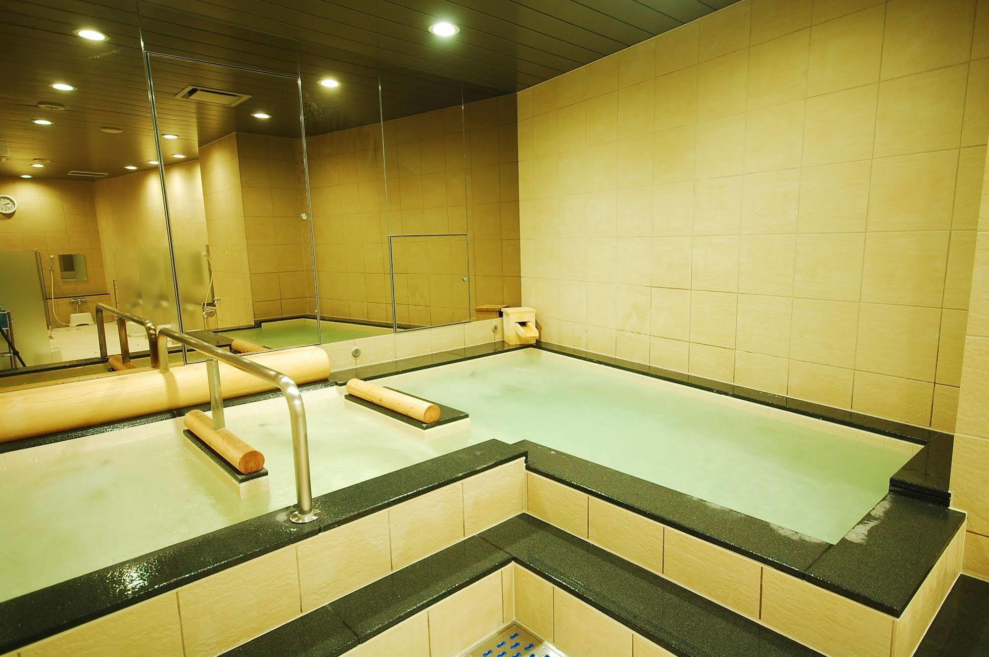 Hôtel capsule Anshin Oyado Ginza Shimbashi Station - For Men